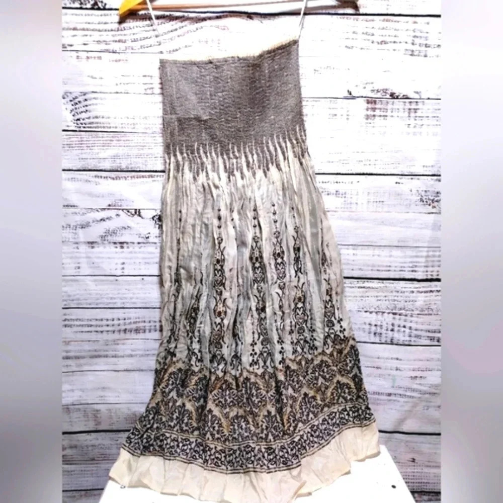 Elegant Strapless Dress in Gray and Cream